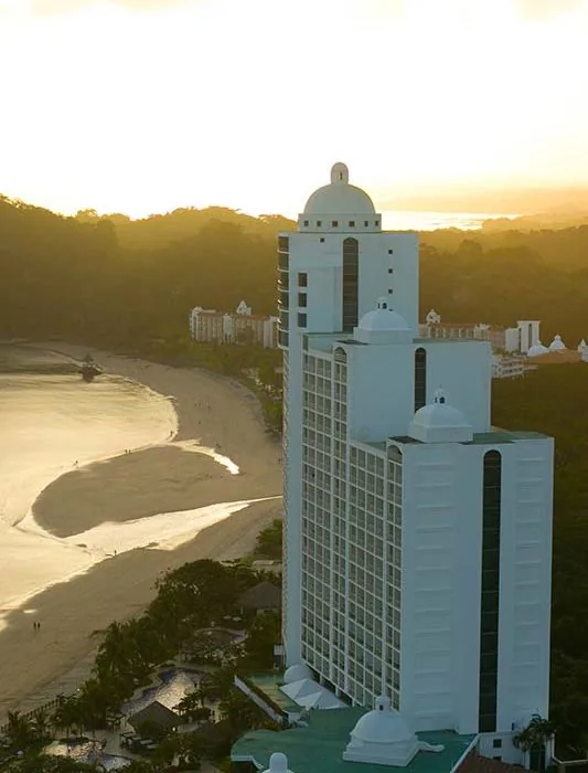 Casa Bonita is perfectly situated just outside Panama City and on a private beach closest to the capital. The residences will also be adjacent to the new fourth bridge spanning the Panama Canal which will be part of the subway expansion.