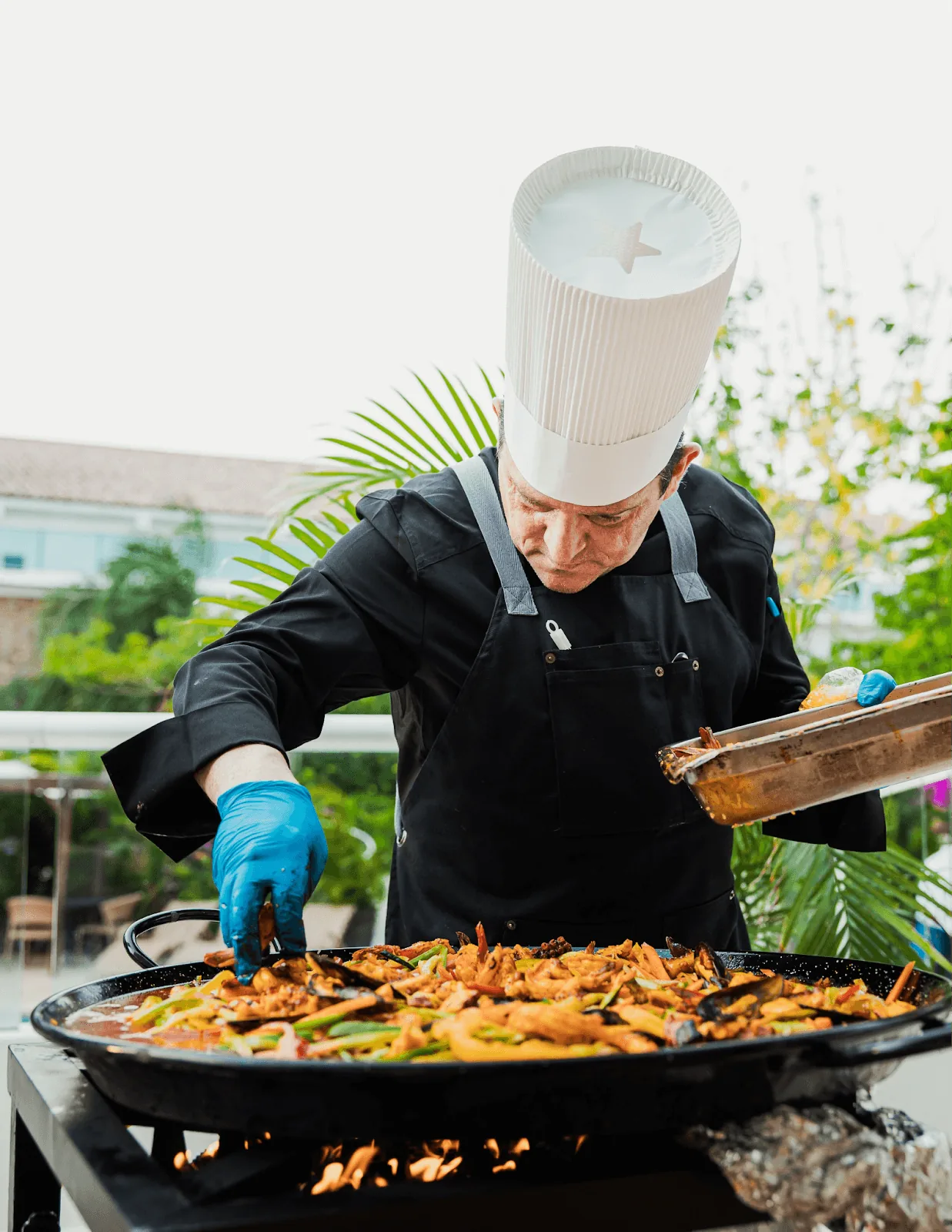 A New York Times reporter once wrote: “I’ve eaten paella all over the world—in waterfront restaurants in Barcelona, in Valencia, and Madrid. Last night in Panama, I ate the best paella in the world.”