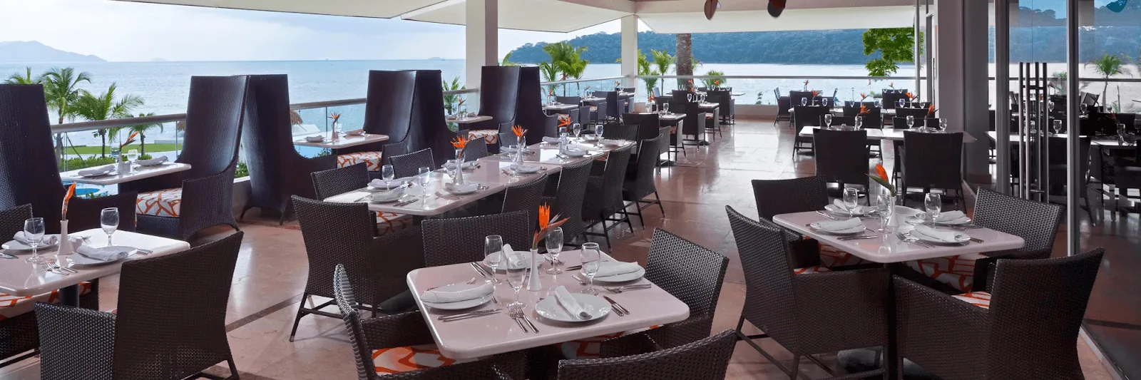 Pacifica is a casual restaurant located in the Westin Playa Bonita resort lobby, providing ocean views, live cooking stations, and themed buffet dinners. The offerings are robust, catering to many large conventions held at the resort.